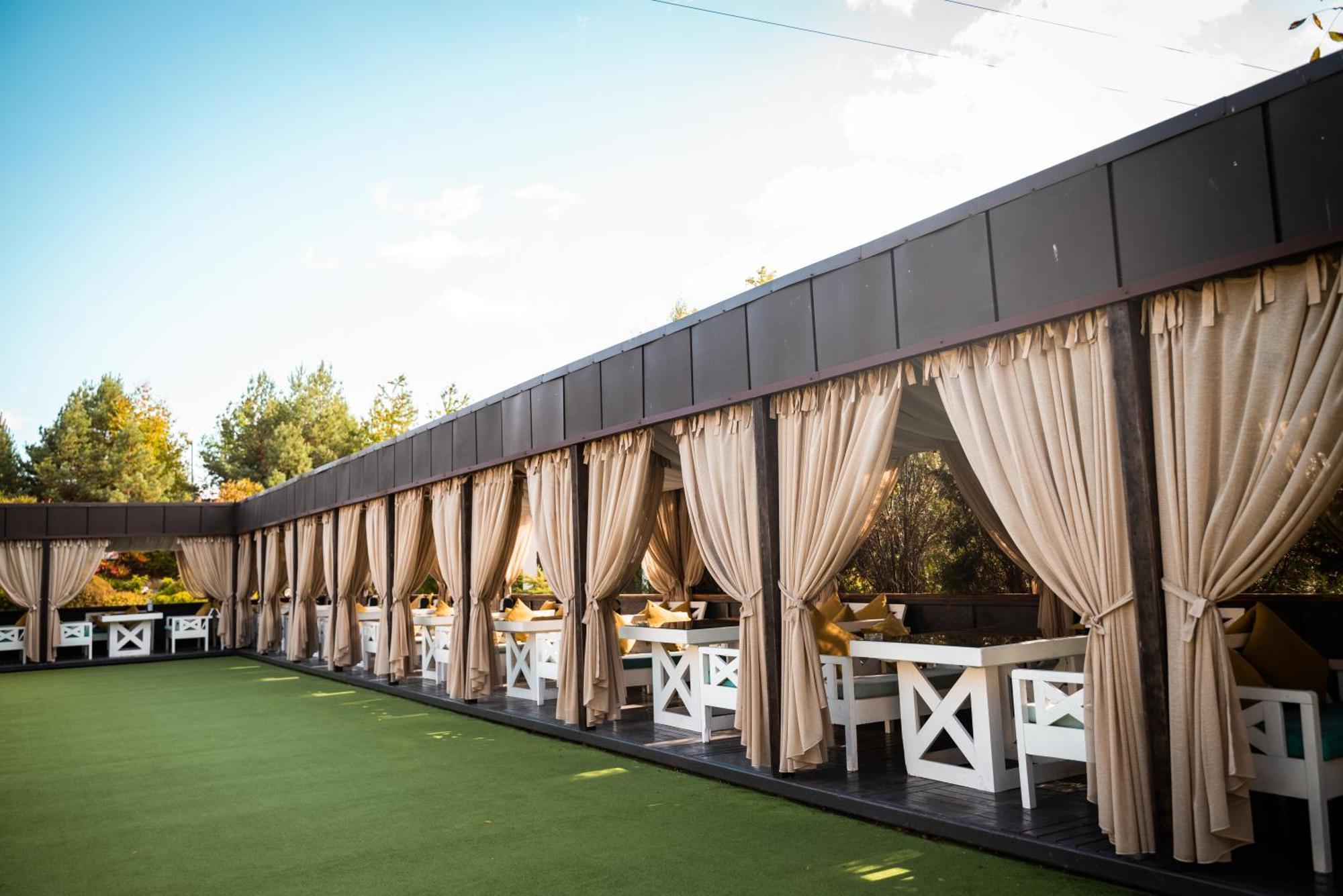 Hotel Butterfly Sadove Exterior photo