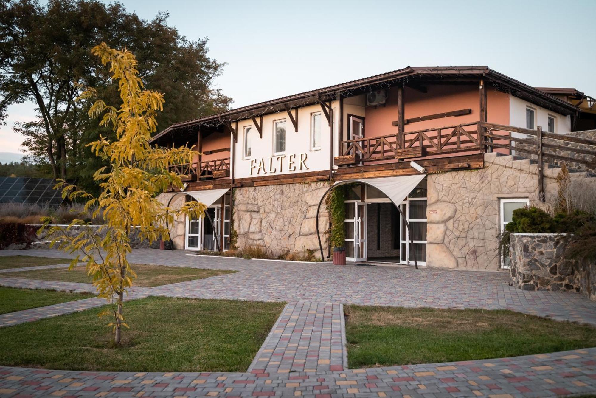 Hotel Butterfly Sadove Exterior photo